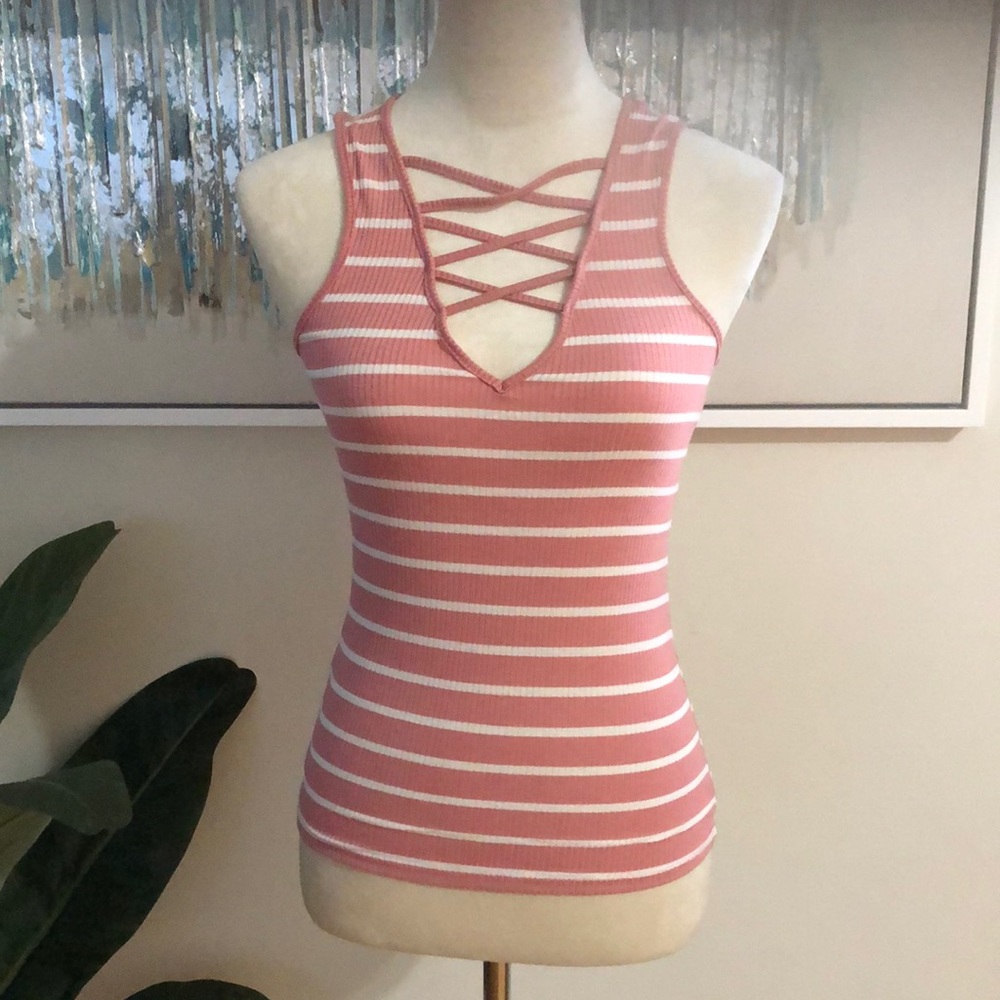Rue 21 top size small pink and‎ white color
